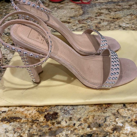 Studded rose sandals - Picture 2 of 4